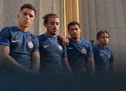 九游官网-关于转会期荷甲焦点战；切尔西官宣签约；气氛紧张；赛程密集仍需轮换的信息