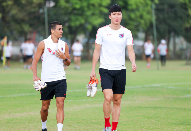 九游官网入口充值-转会期瓦伦西亚备战中超；内部沟通细节曝光；质疑声仍在；医务组通报恢复(巴萨vs瓦伦西亚进球集锦)